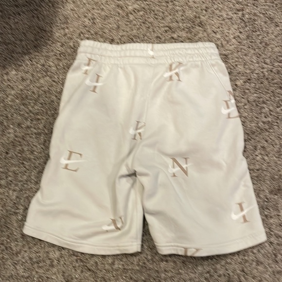 Great condition, size medium in kids, grey shorts - Picture 3 of 3